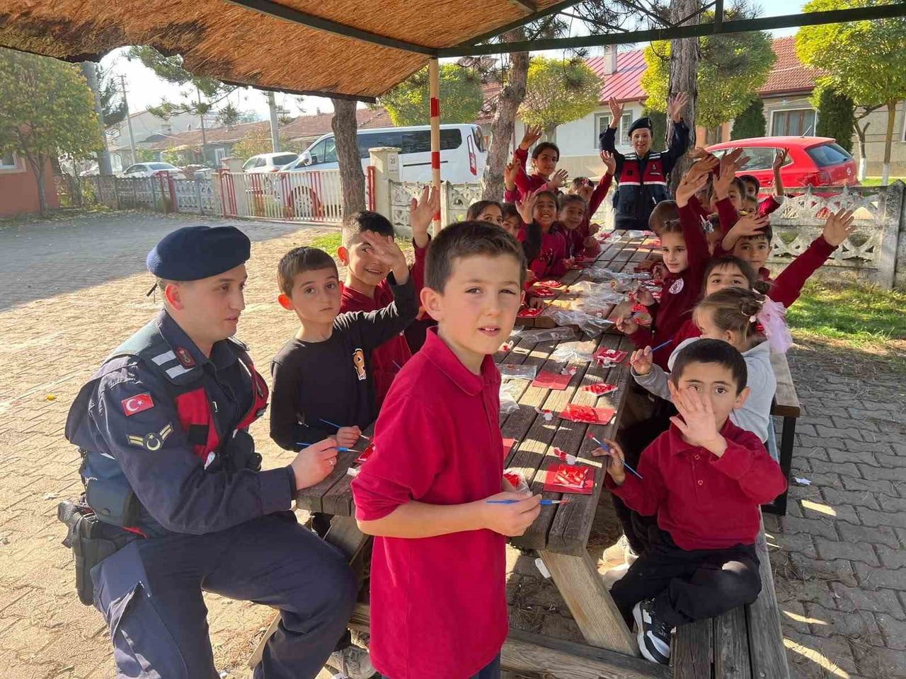 BİLECİK’TE JANDARMA ÖĞRENCİLERLE BİR ARAYA GELDİ