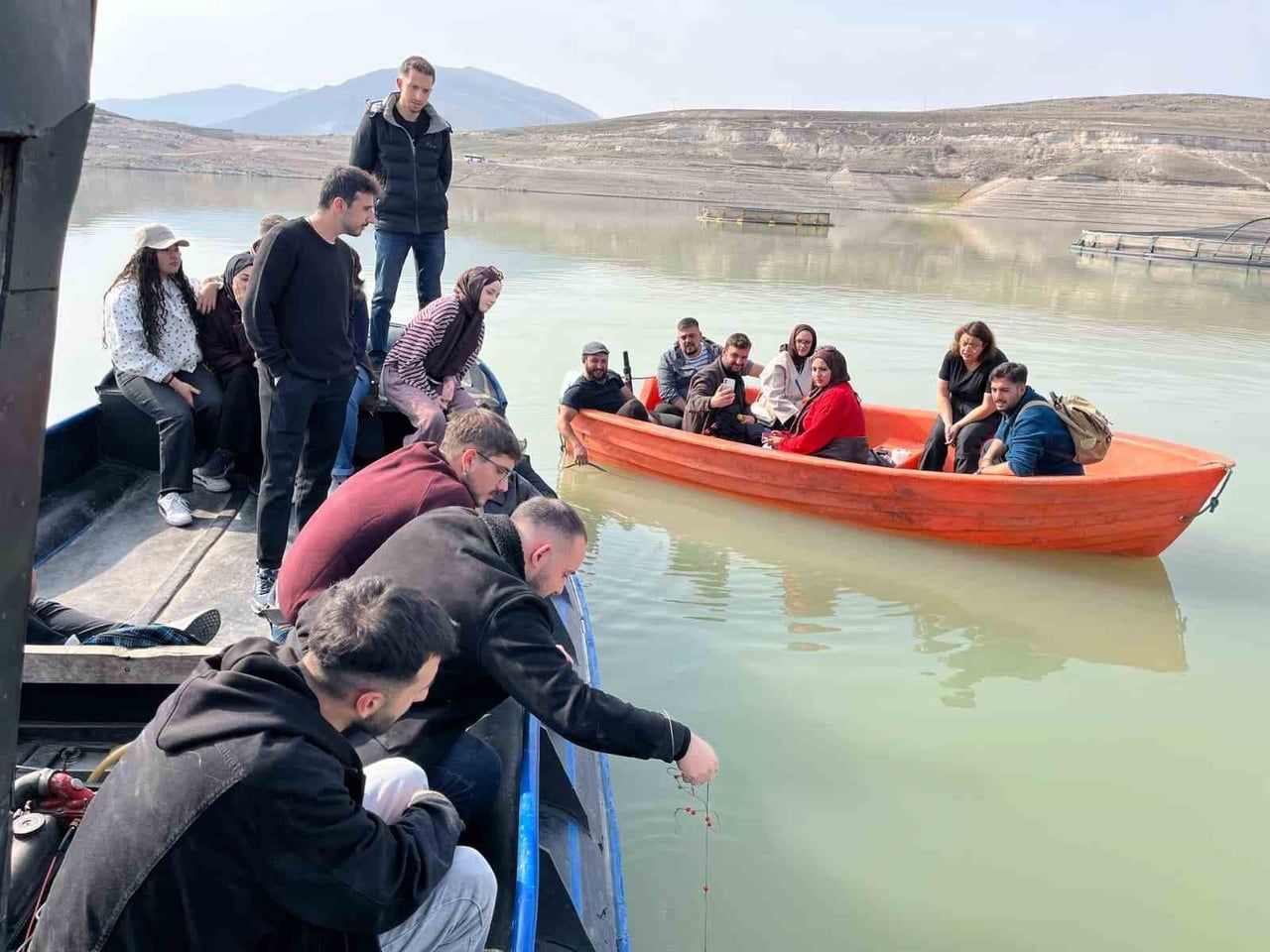 SU ÜRÜNLERİ FAKÜLTESİ ÖĞRENCİLERİ, PLANKTON BİLGİSİ VE KÜLTÜRÜ İLE LİMNOLOJİ DERSLERİ KAPSAMINDA...