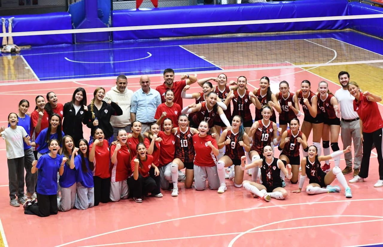 KADINLAR VOLEYBOL 2. LİG’DE MÜCADELE EDEN YUNUSEMRE BELEDİYESPOR, 2-1 GERİYE DÜŞTÜĞÜ MAÇTA GELİŞİM...