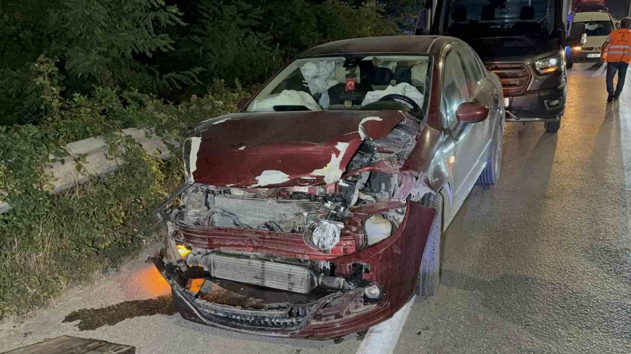 SAMSUN’DA 4 ARACIN KARIŞTIĞI İNCELEME TRAFİK KAZASINDA 5 KİŞİ YARALANDI.