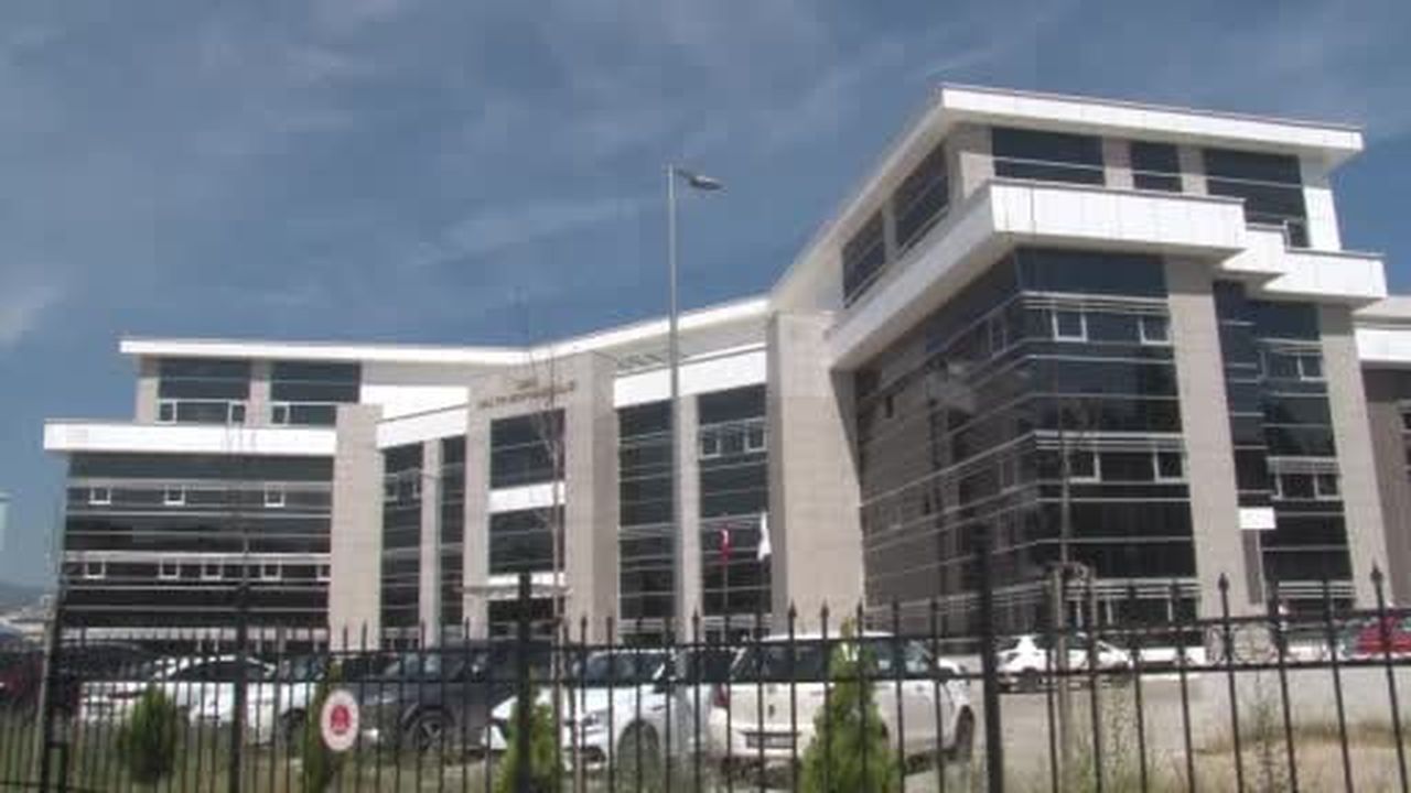 Alaçatı'daki kadın cinayetine 4 tutuklama: Ateş eden zanlı 17 yaşında