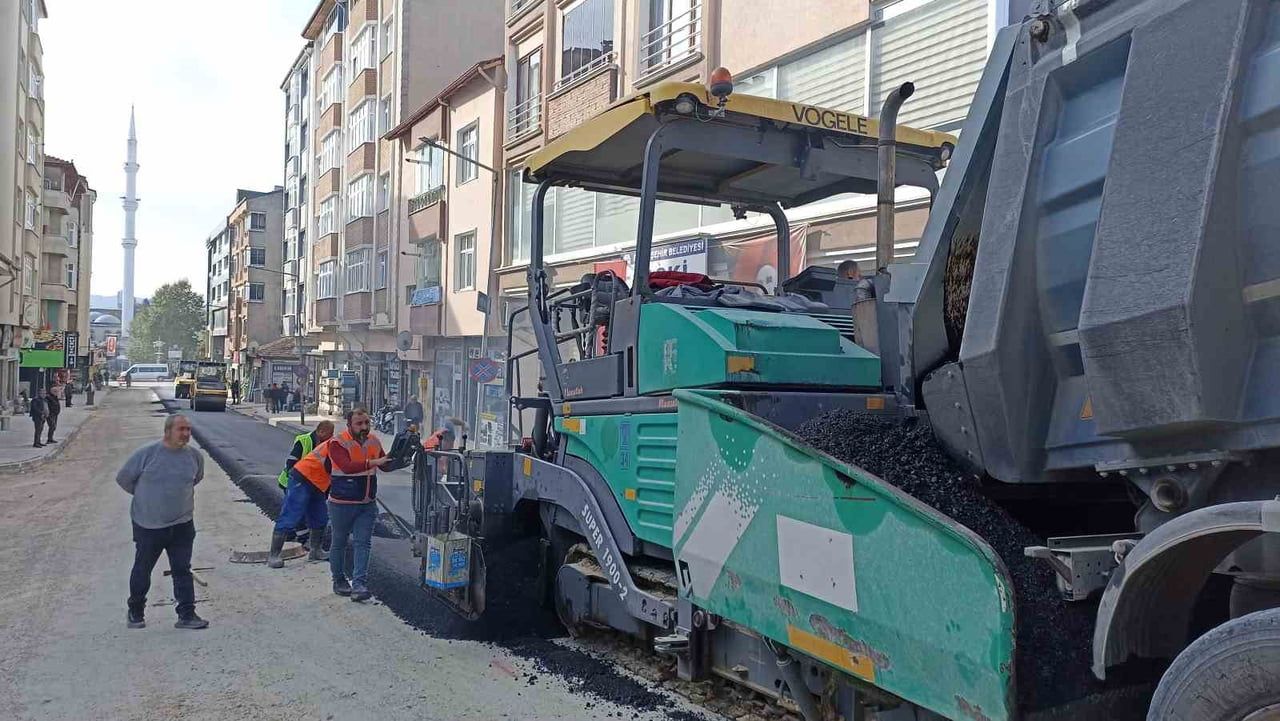 BÜYÜKŞEHİR BELEDİYESİ TARAFINDAN YÜRÜTÜLEN YOL YENİLEME ÇALIŞMALARI KAPSAMINDA ŞEHİT MESUT KURU...