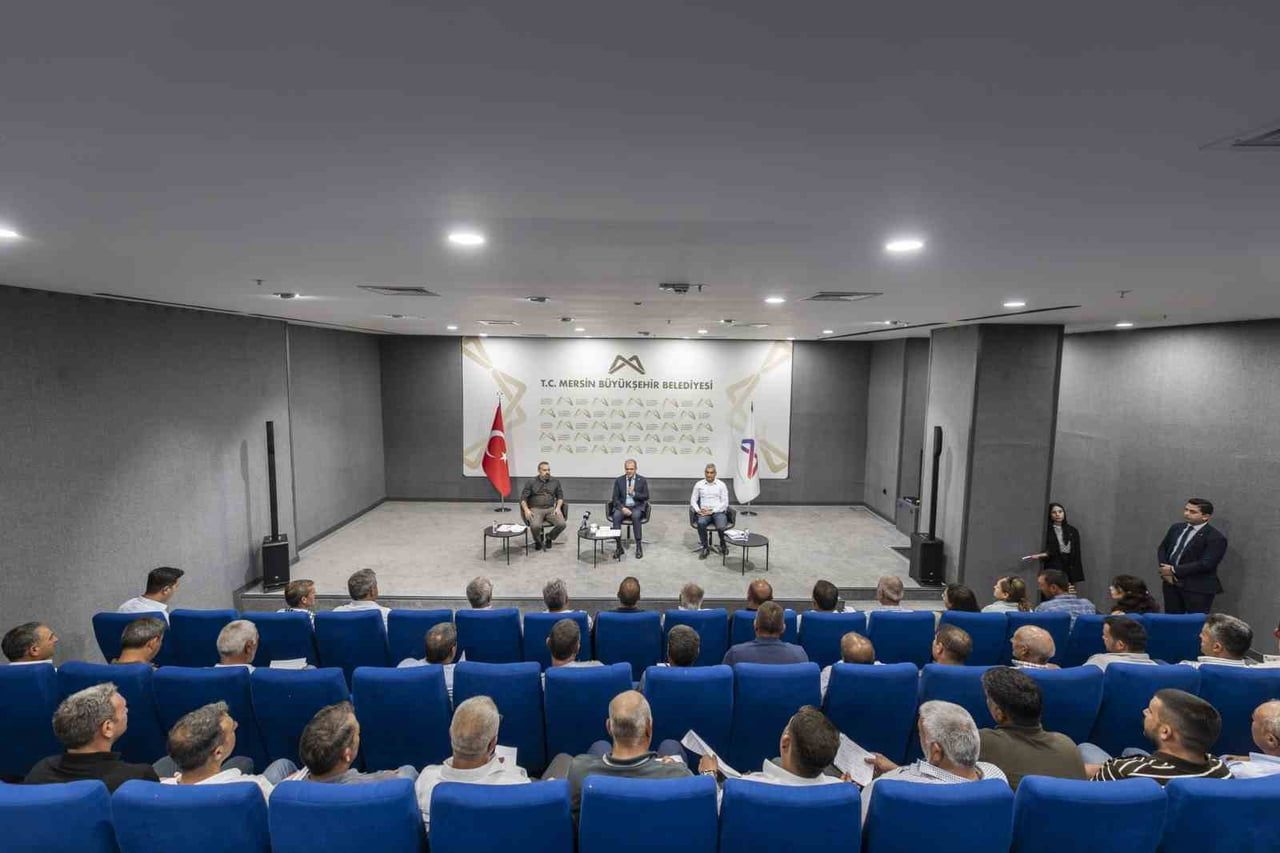 MERSİN’DE MUHTARLARLA BİR ARAYA GELEN MERSİN BÜYÜKŞEHİR BELEDİYE BAŞKANI VAHAP SEÇER, İLÇEYE...