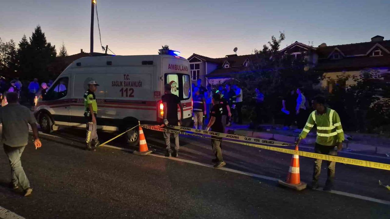 DÜZCE VALİLİĞİ'NDEN YAPILAN AÇIKLAMADA AKÇAKOCA İLÇESİNDE MEYDANA GELEN TRAFİK KAZASINDA, TIR'IN...