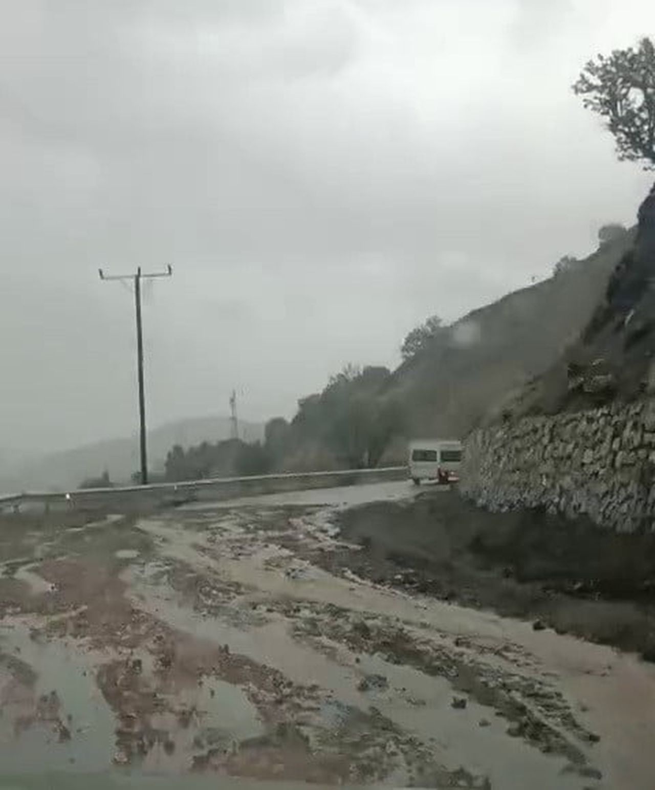 ADIYAMAN’IN SİNCİK İLÇESİNDE İKİ GÜNDÜR ARALIKLARLA DEVAM EDEN SAĞANAK YAĞIŞ, SABAH SAATLERİNDE...