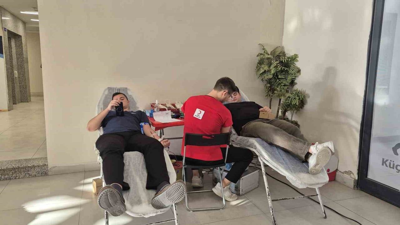KIZILAY İŞ BİRLİĞİNDE DÜZENLENEN KAN BAĞIŞI KAMPANYALARINA ÖĞRENCİLER VE YURT PERSONELİ YOĞUN İLGİ...