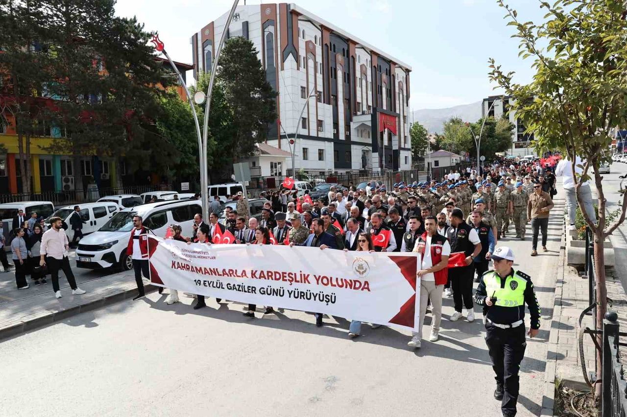 MUŞ’TA 19 EYLÜL GAZİLER GÜNÜ ETKİNLİKLERİ KAPSAMINDA YÜRÜYÜŞ GERÇEKLEŞTİRİLDİ.