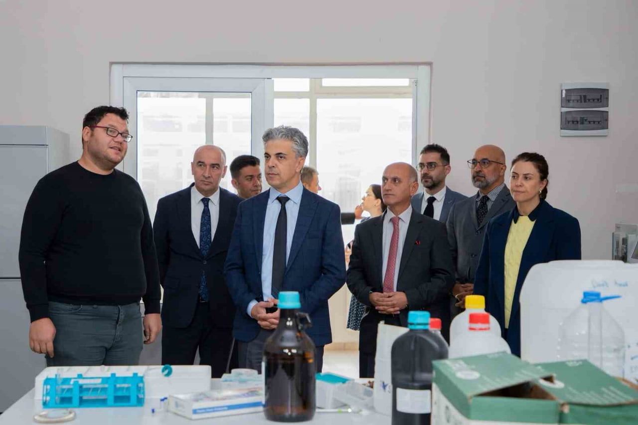 EBYÜ REKTÖRÜ KUYRUKLUYILDIZ LABORATUVARDA İNCELEMELERDE BULUNDU