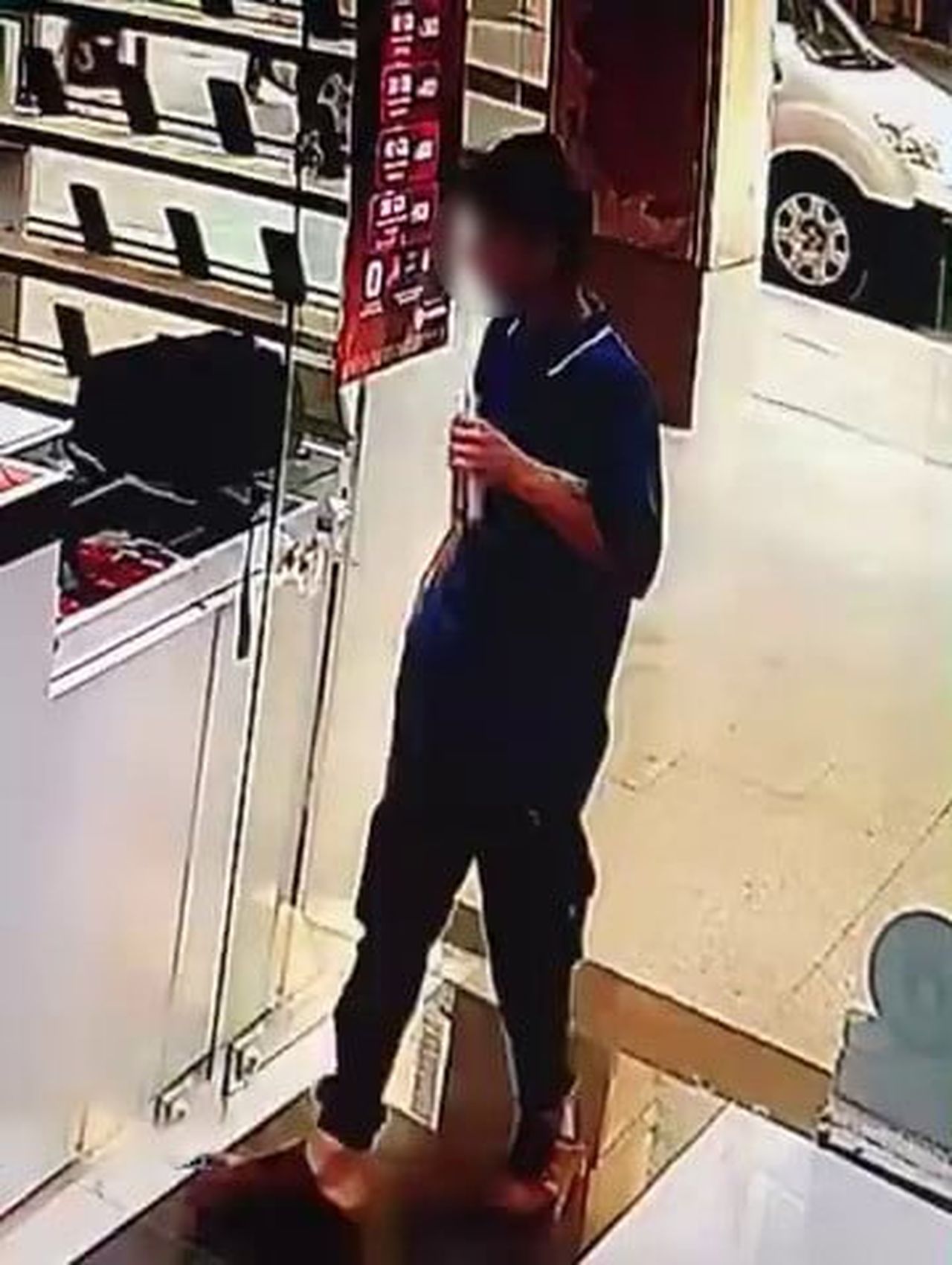 HIRSIZLIK ANI GÜVENLİK KAMERASINA SANİYE SANİYE YANSIDI.