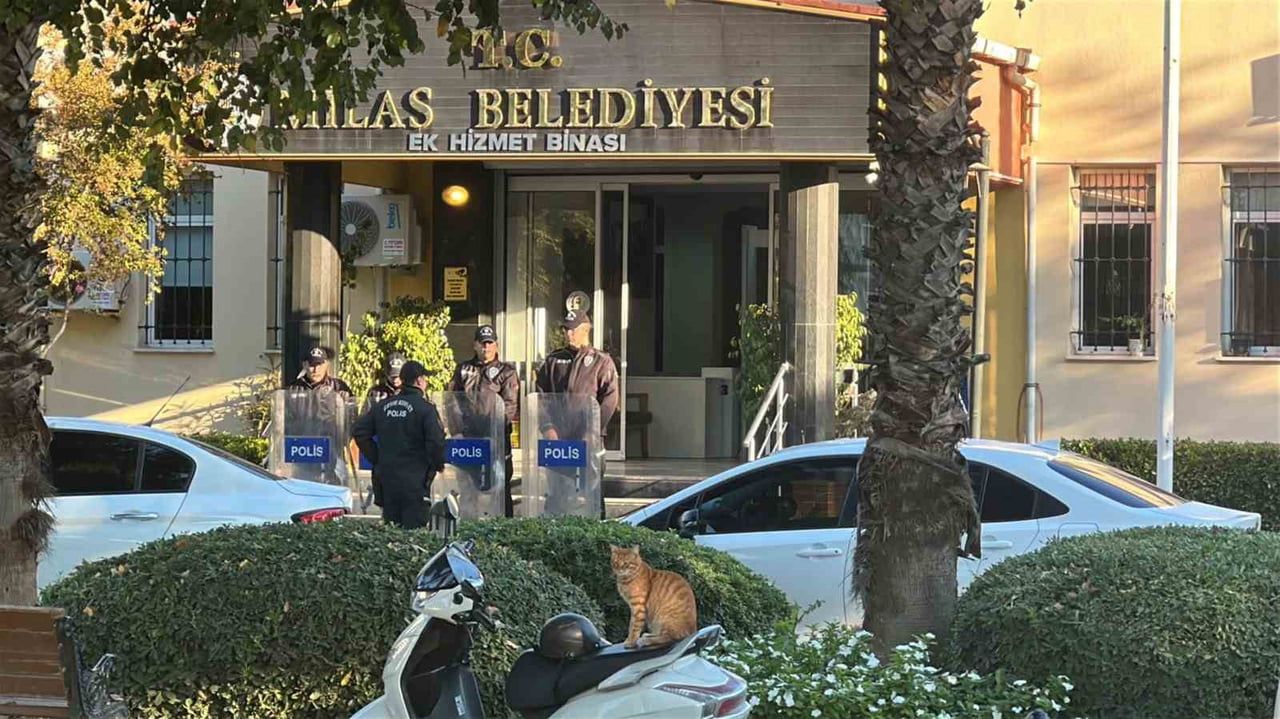 BELEDİYE BİNASINDA İNCELEME YAPILDI