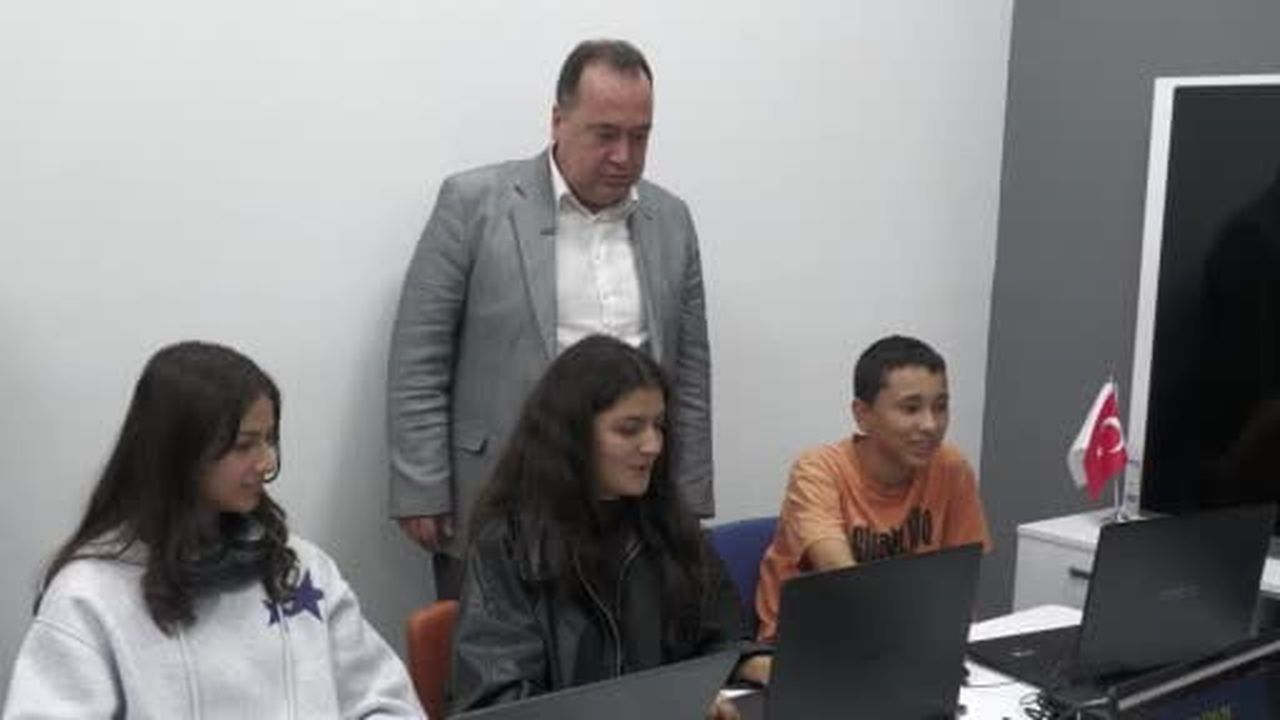 Manisa'da geleceğin yazılımcıları ilk ürünlerini ortaya çıkardı