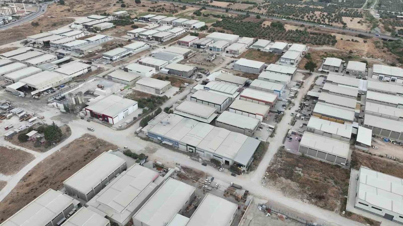 YILLARDIR YOL VE ALTYAPI SORUNLARIYLA GÜNDEME GELEN EVRENOS SANAYİ BÖLGESİ’NİN MURADİYE ORGANİZE...