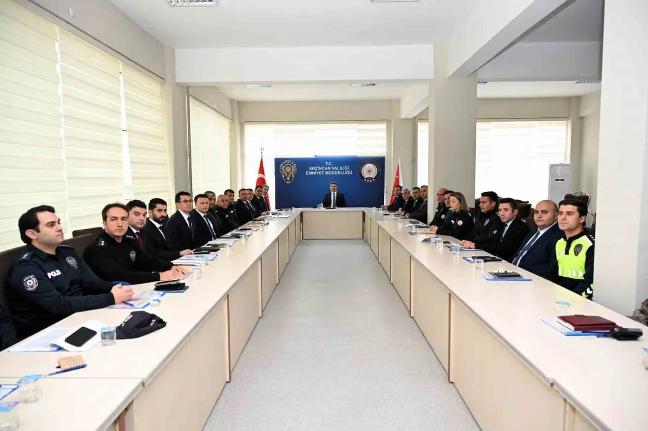 EMNİYET MÜDÜRÜ DOKÖZ, BİRİM AMİRLERİYLE TOPLANTI YAPTI