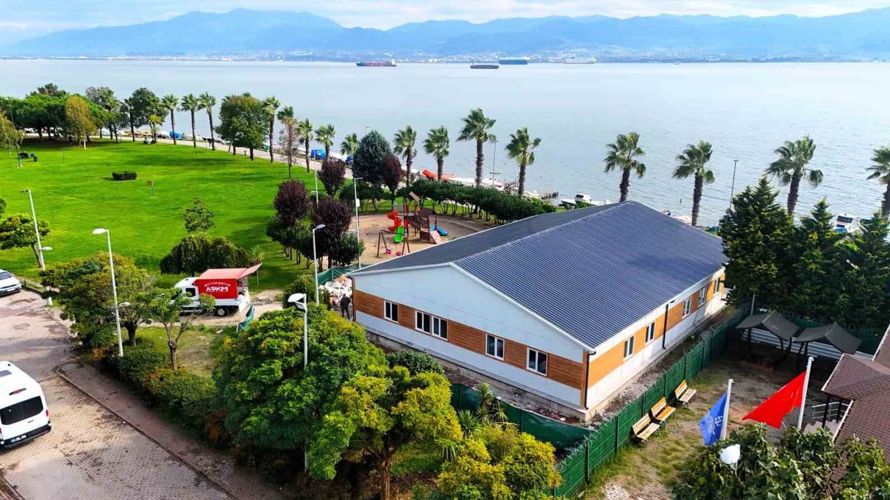 İZMİT İLÇESİ PLAJYOLU MEVKİSİNDE EMEKLİ POLİSLERİN KULLANIMINA SUNULMAK ÜZERE YAPIMI SÜRDÜRÜLEN...