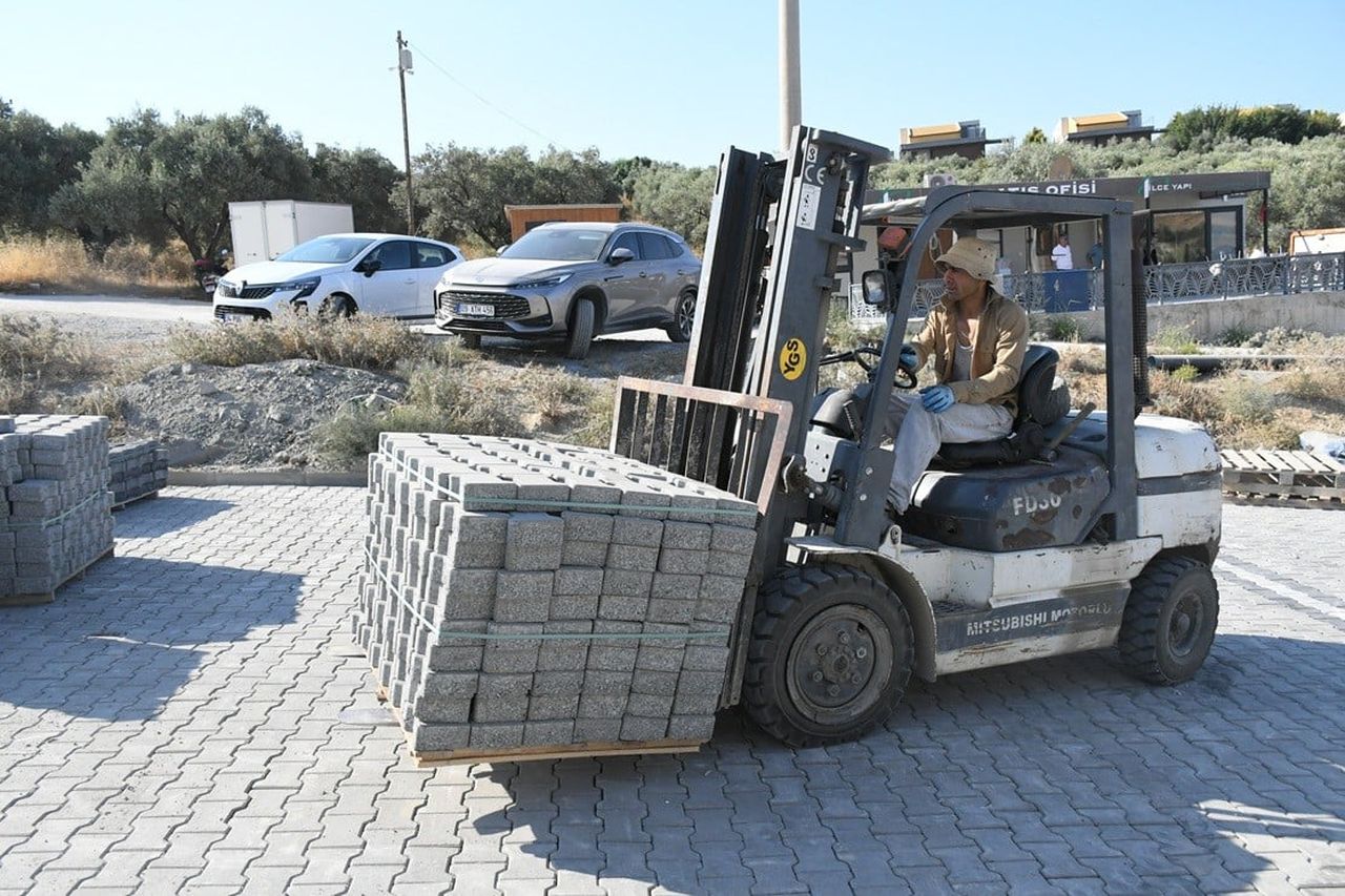 KUŞADASI BELEDİYESİ, DEĞİRMENDERE MAHALLESİ 840 SOKAK’TA BAŞLATTIĞI ÇALIŞMAYLA YAKLAŞIK 6 BİN...
