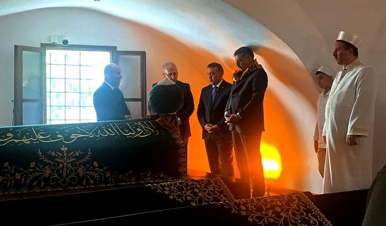 İÇİŞLERİ BAKANI MUSTAFA ÇİFTÇİ, OSMANLI DEVLETİ'NİN MANEVİ KURUCUSU ŞEYH EDEBALİ'NİN TÜRBESİNİ...