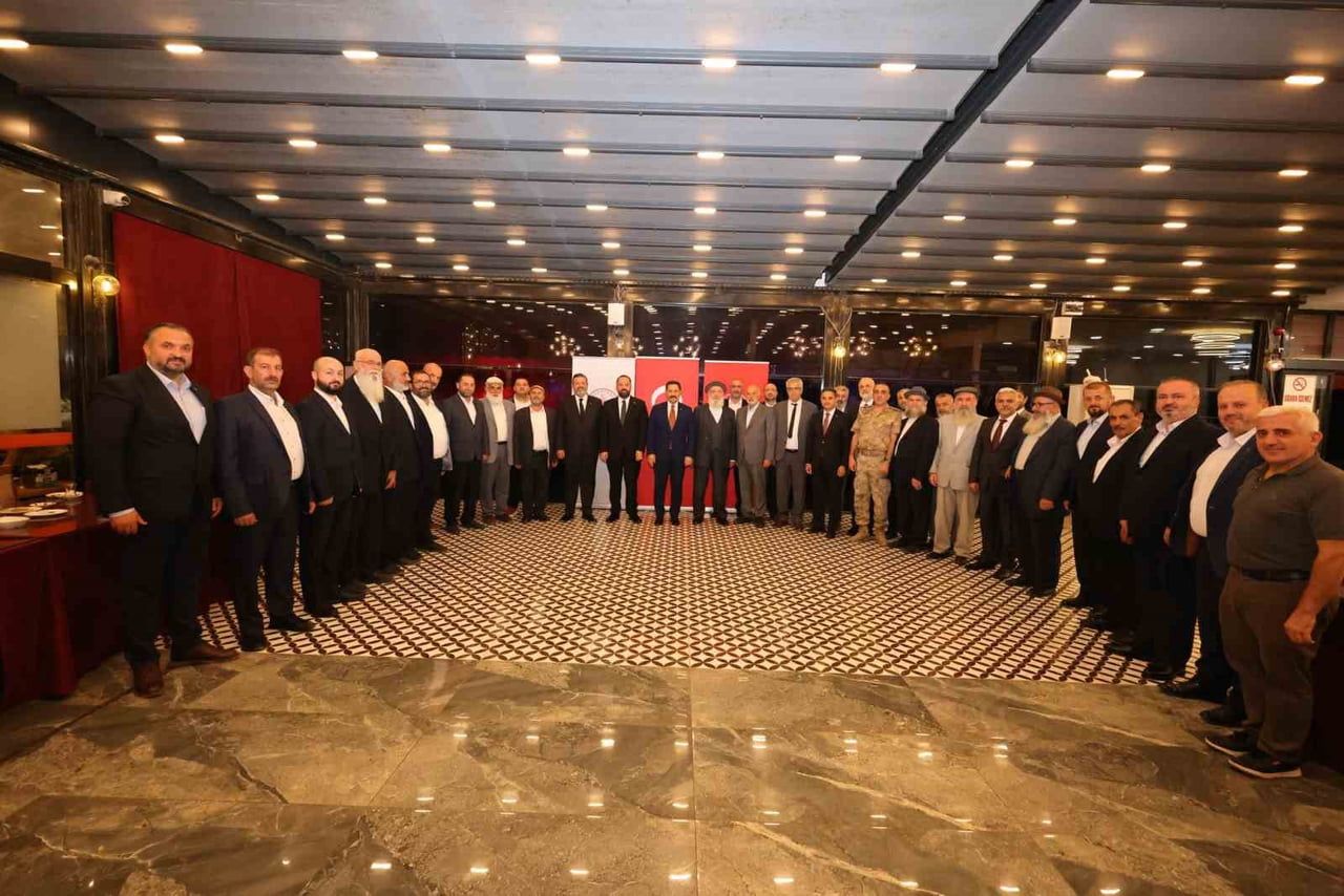 HATAY VALİSİ MUSTAFA MASATLI, KANAAT ÖNDERLERİYLE DÜZENLENEN YEMEK PROGRAMINDA BİR ARAYA...