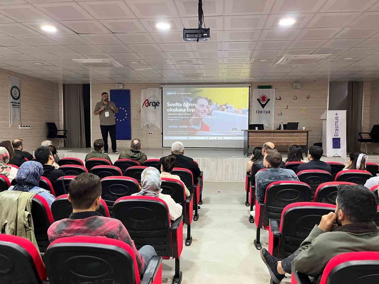 DİYARBAKIR’IN DİCLE İLÇESİNDE GÖREV YAPAN 40 ÖĞRETMENE TÜBİTAK, TEKNOFEST, MEB ROBOT YARIŞMASI...