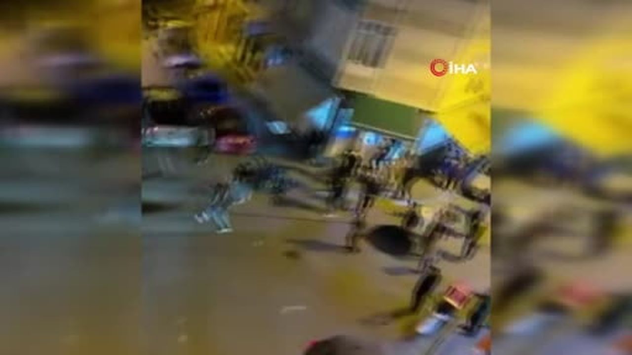 Fatih’te bir kişi kavga sonrası araçla uzaklaşan kişiye silahla böyle ateş açtı: 1...