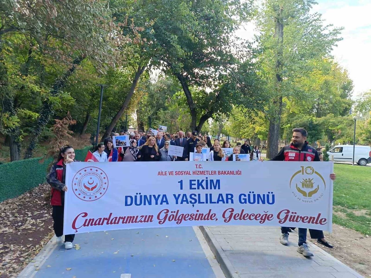 EDİRNE'DE AİLE VE SOSYAL HİZMETLER İL MÜDÜRLÜĞÜ ÖNCÜLÜĞÜNDE 1 EKİM DÜNYA YAŞLILAR GÜNÜ DOLAYISIYLA...