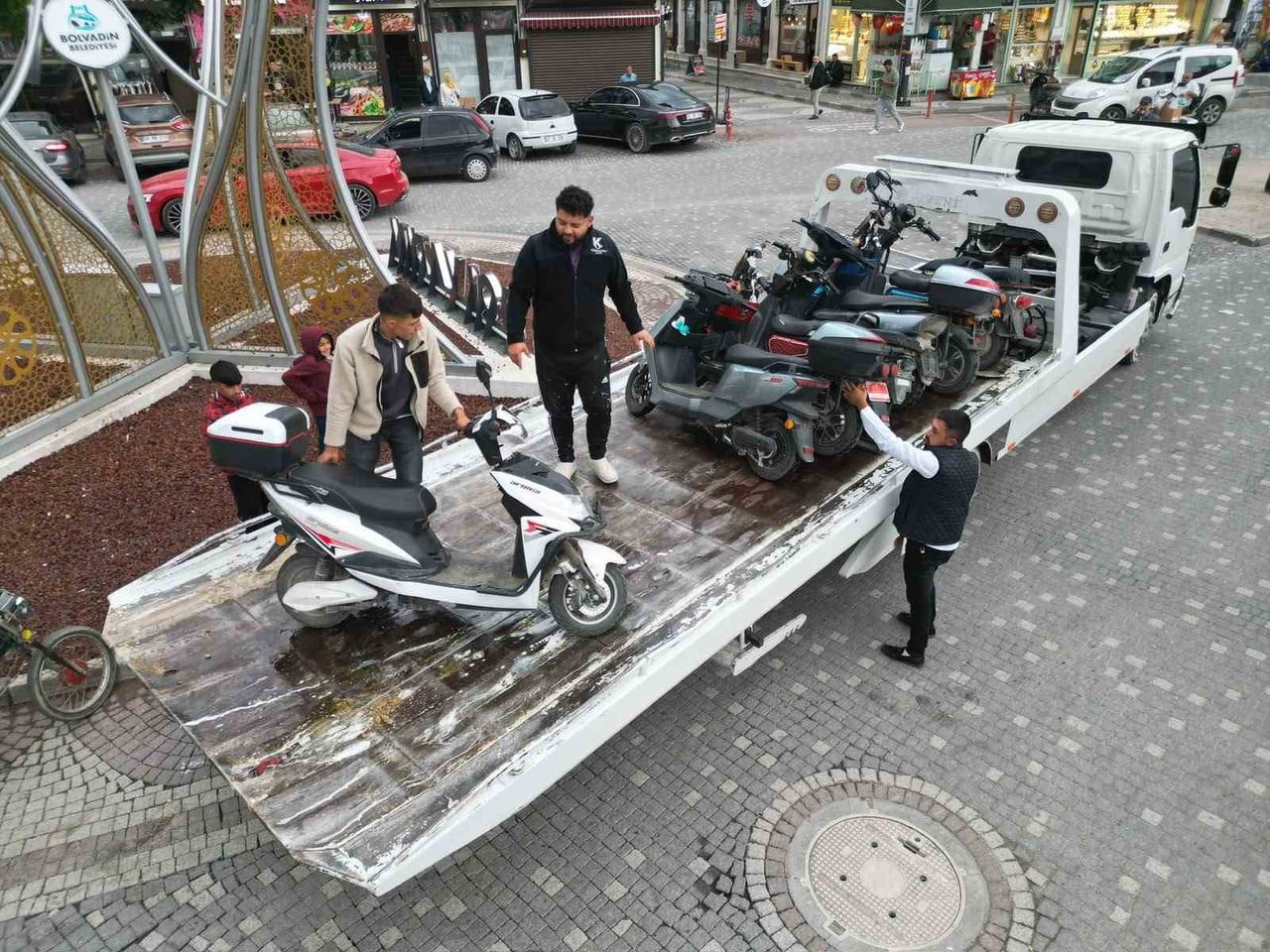 AFYONKARAHİSAR’IN BOLVADİN İLÇESİNDE POLİS TARAFINDAN ‘ÖNCE GÜVENLİK’ ANLAYIŞI İLE BAŞLATILAN...