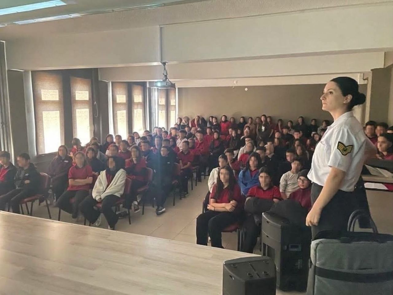 MANİSA İL JANDARMA KOMUTANLIĞI EKİPLERİ TARAFINDAN, LİSE ÖĞRENCİLERİ VE ÖĞRETMENLERİNE YÖNELİK...