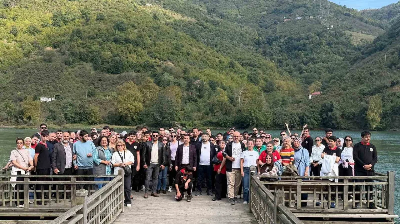 SAMSUN'DA ÖZEL ÖĞRENCİLER, ÖĞRETMENLERİ VE VELİLERİ İLE BİRLİKTE "GEZİYORUM ENGELLERİ AŞIYORUM" VE...
