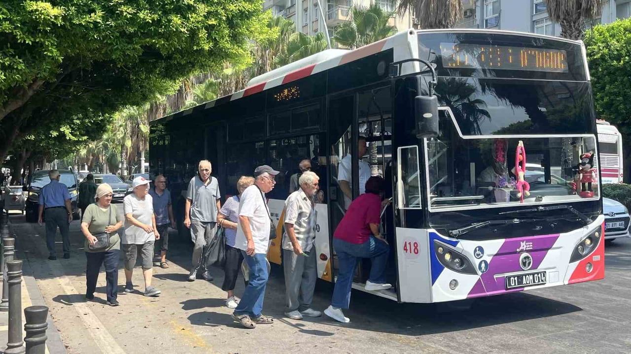 ADANA'DA GİDEREK ETKİSİNİ GÖSTEREN SICAK HAVA, TOPLU TAŞIMA ARAÇLARINDA KLİMALARIN...