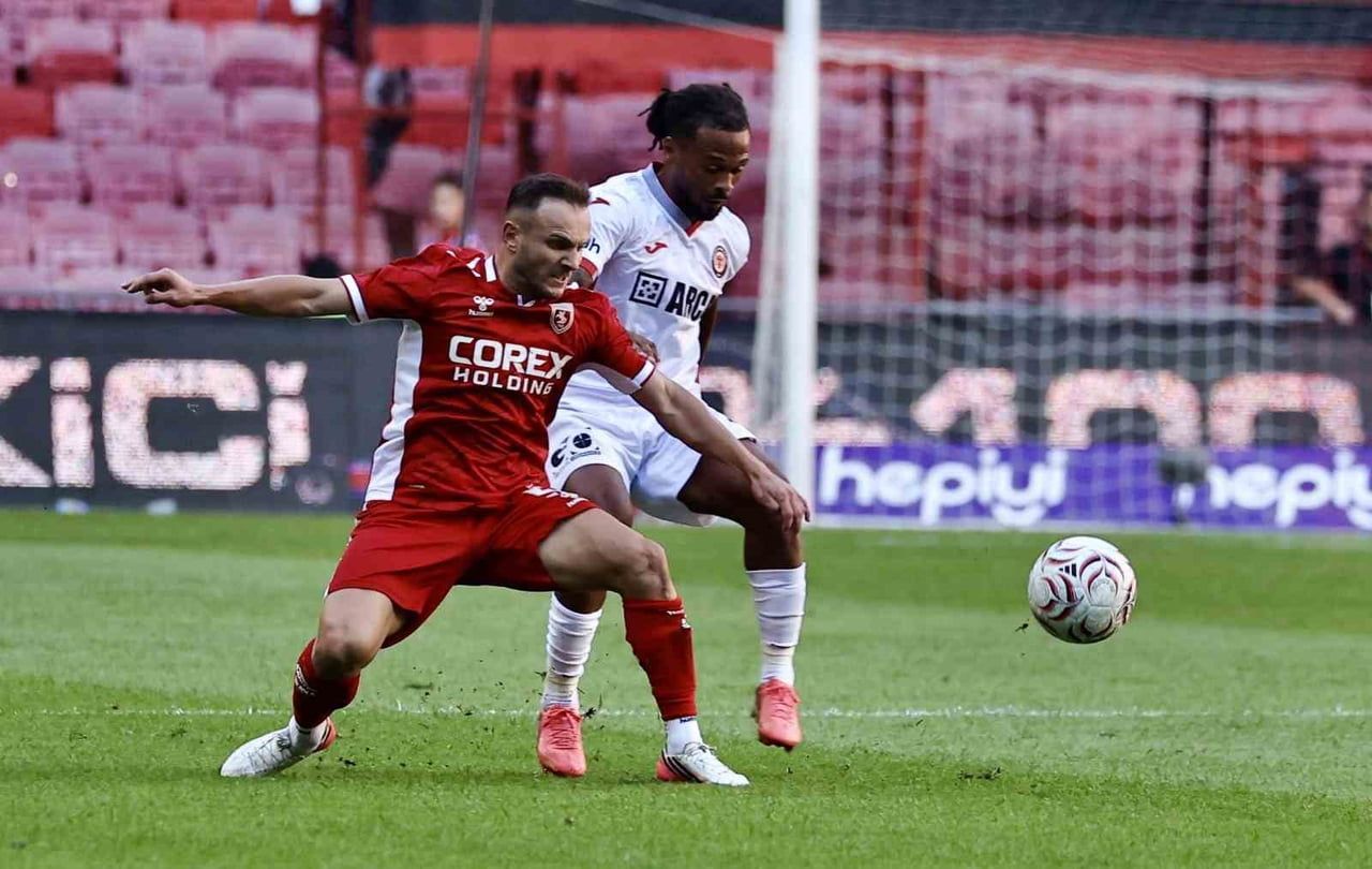 TRENDYOL SÜPER LİG'İN 5. HAFTASINDA SAMSUNSPOR, SAHASINDA ÇORUM FK İLE KARŞILAŞIYOR. MÜCADELENİN...