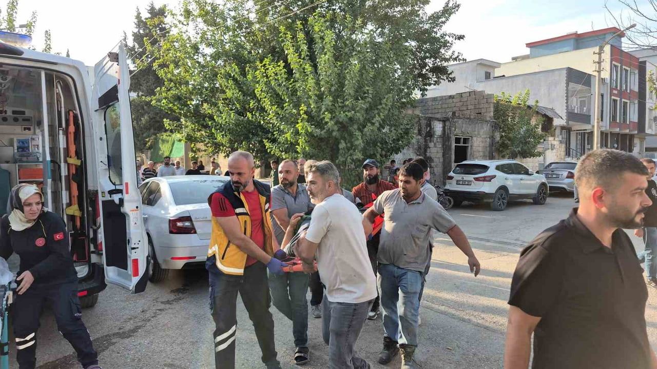 ADIYAMAN'DA YOLUN KARŞISINA GEÇMEK İSTERKEN OTOMOBİLİN ÇARPMASI SONUCU AĞIR YARALANAN YAYA...