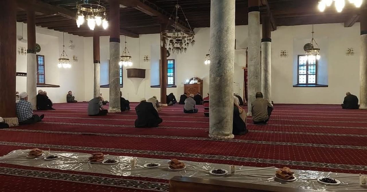 AFYONKARAHİSAR’IN ŞUHUT İLÇESİNDE Kİ ULU CAMİİ’NDE DÜZENLENEN SABAH NAMAZI BULUŞMASI...