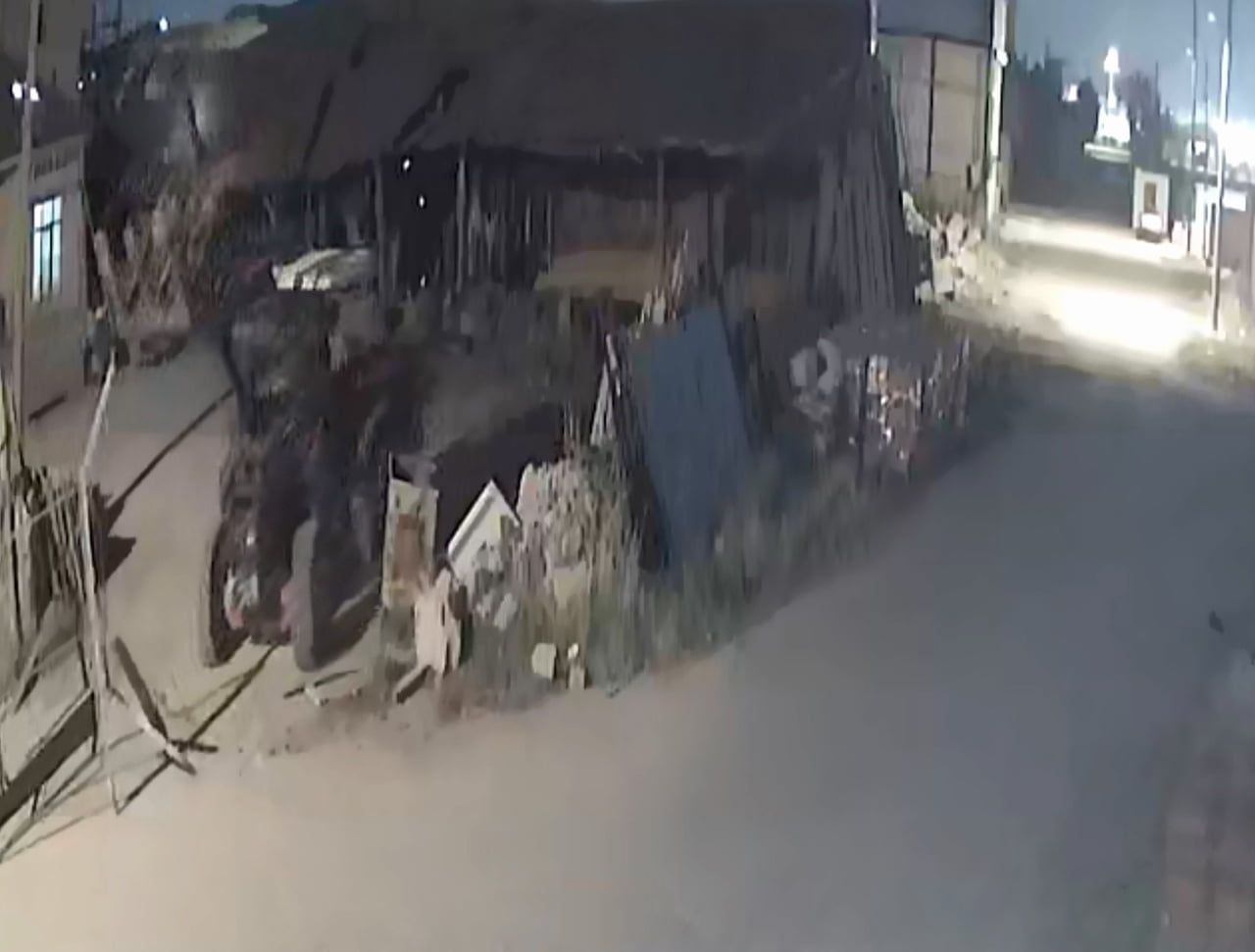 AKSARAY’DA OTOMOBİL VE TRAKTÖR ÇALAN HIRSIZ ÖNCE GÜVENLİK KAMERALARINA SONRA DA POLİSE YAKALANDI....