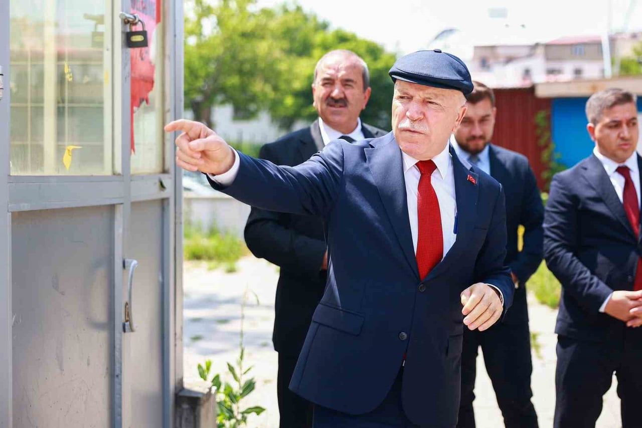 ERZURUM BÜYÜKŞEHİR BELEDİYE BAŞKANI MEHMET SEKMEN, YAKUTİYE İLÇESİNDEKİ TARİHİ HACI CUMA VE...