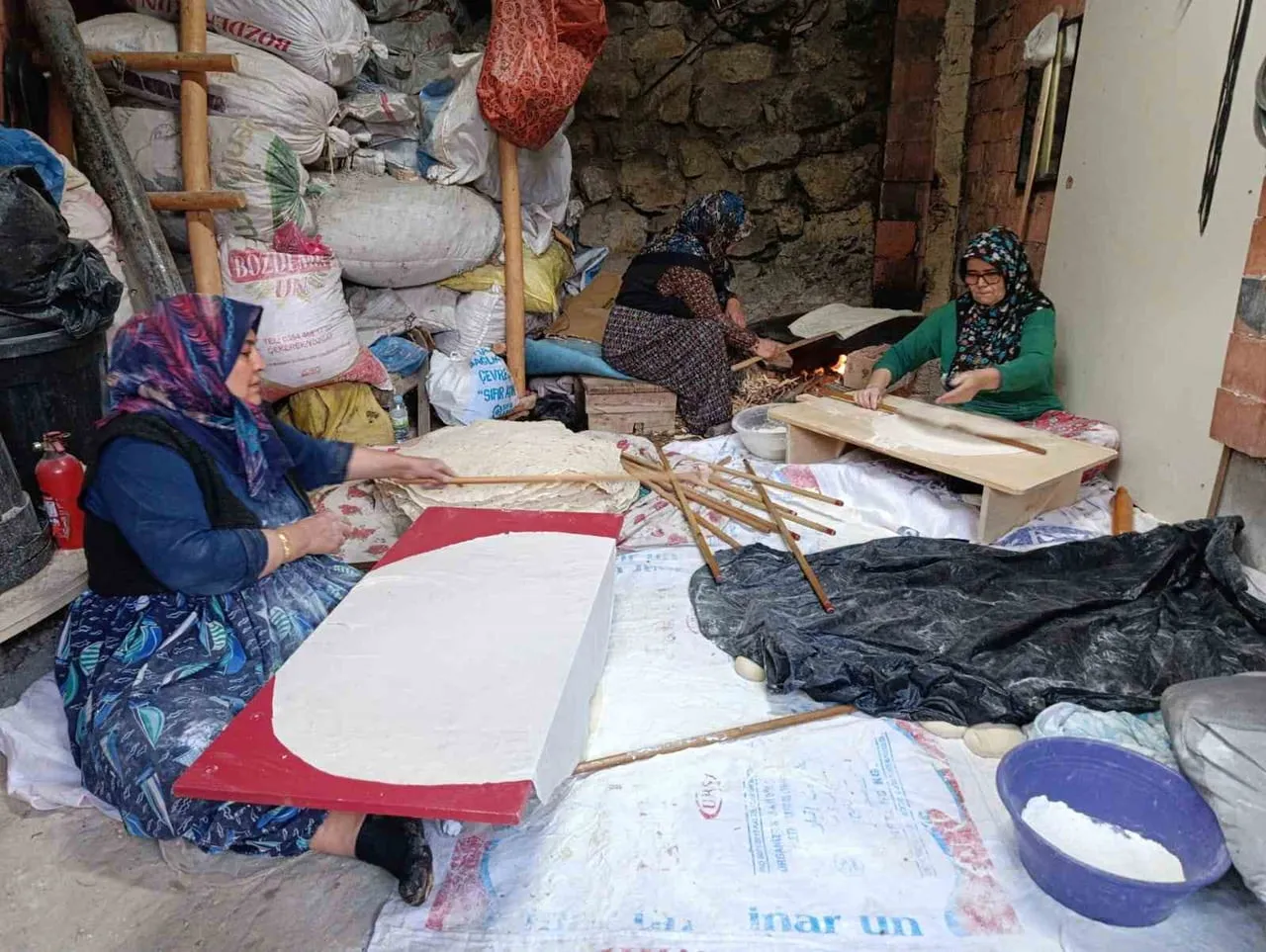 YOZGAT’IN ÇEKEREK İLÇESİNDE KADINLAR, KIŞ MEVSİMİNİN YAKLAŞMASIYLA BİRLİKTE ASIRLIK GELENEĞİ...