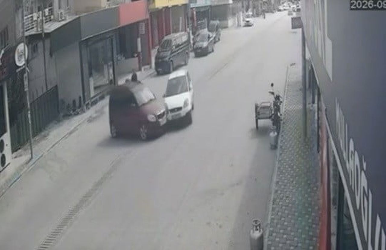 OSMANİYE’NİN TOPRAKKALE İLÇESİNDE İKİ OTOMOBİLİN ÇARPIŞMASI SONUCU MEYDANA GELEN TRAFİK KAZASINDA...