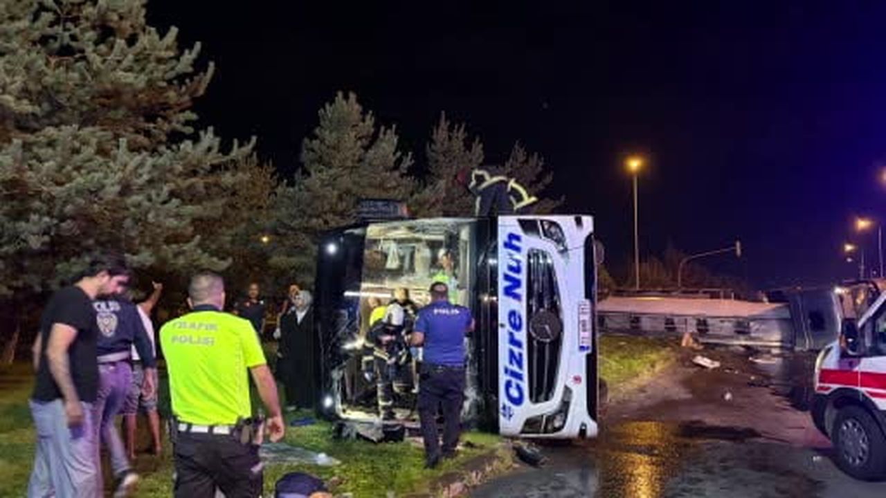 Kayseri’de yolcu otobüsü yakıt tankeri ile çarpıştı, yaralılar var