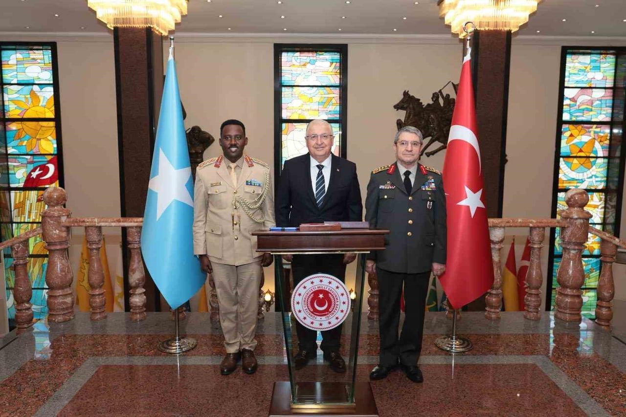 MİLLİ SAVUNMA BAKANI YAŞAR GÜLER, TÜRKİYE’YE GELEN SOMALİ FEDERAL CUMHURİYETİ GENELKURMAY BAŞKANI...