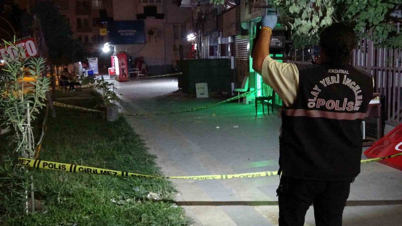 MALATYA'DA ÇIKAN BIÇAKLI KAVGADA 21 YAŞINDAKİ GENÇ AĞIR YARALANDI.