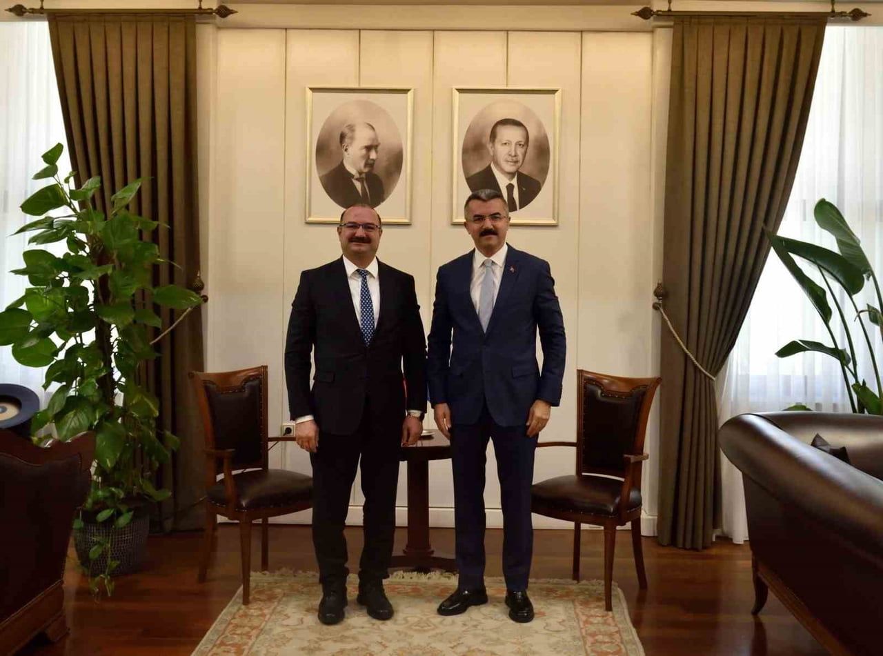ATATÜRK ÜNİVERSİTESİ REKTÖRÜ PROF. DR. AHMET HACIMÜFTÜOĞLU, ÖNCEKİ DÖNEM ERZURUM VALİSİ VE MİLLÎ...