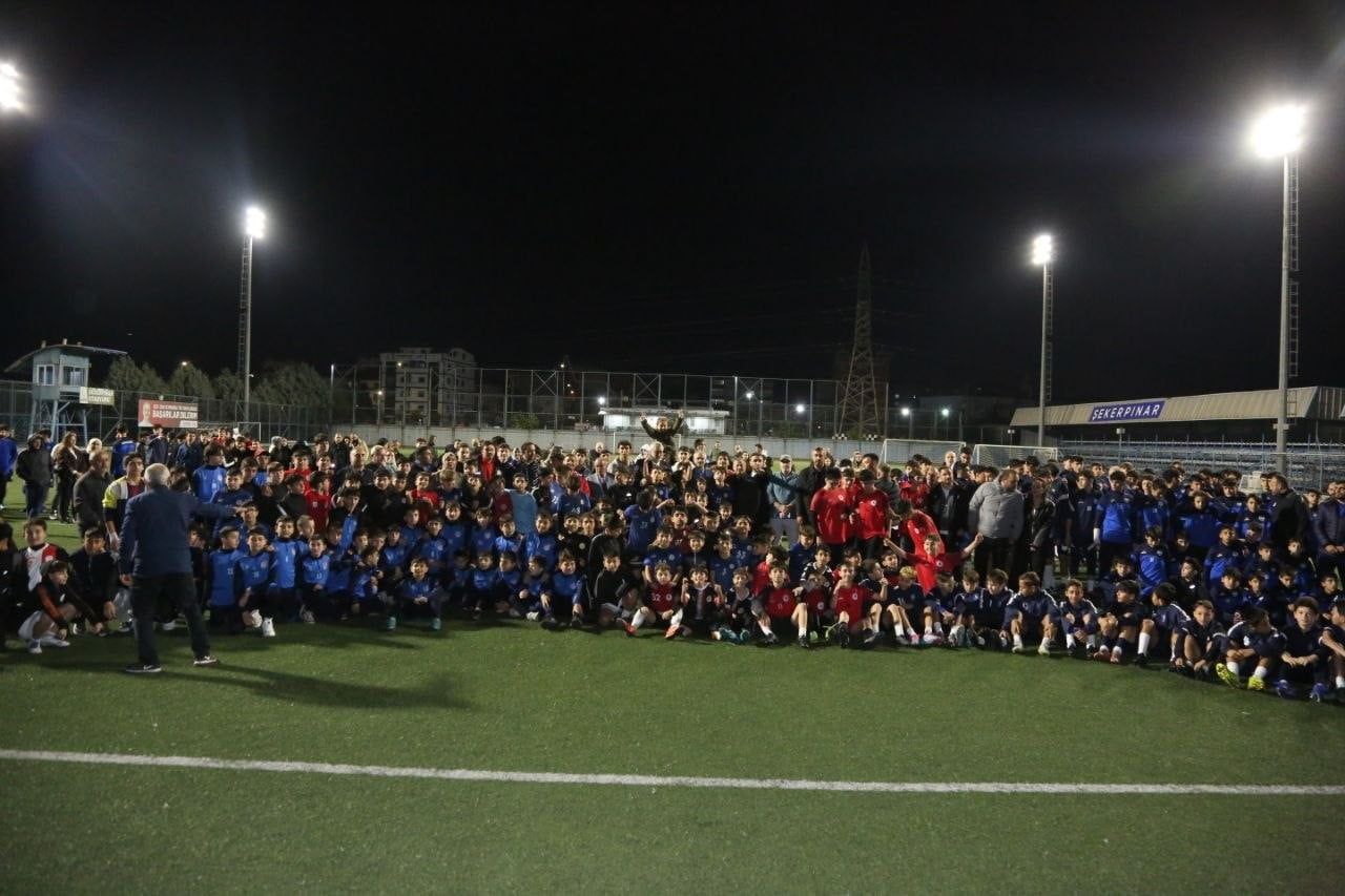 ÇAYIROVA KULÜPLER BİRLİĞİ TARAFINDAN DÜZENLENEN PROGRAMLA İLÇEDEKİ AMATÖR SPOR KULÜPLERİNİN YENİ...
