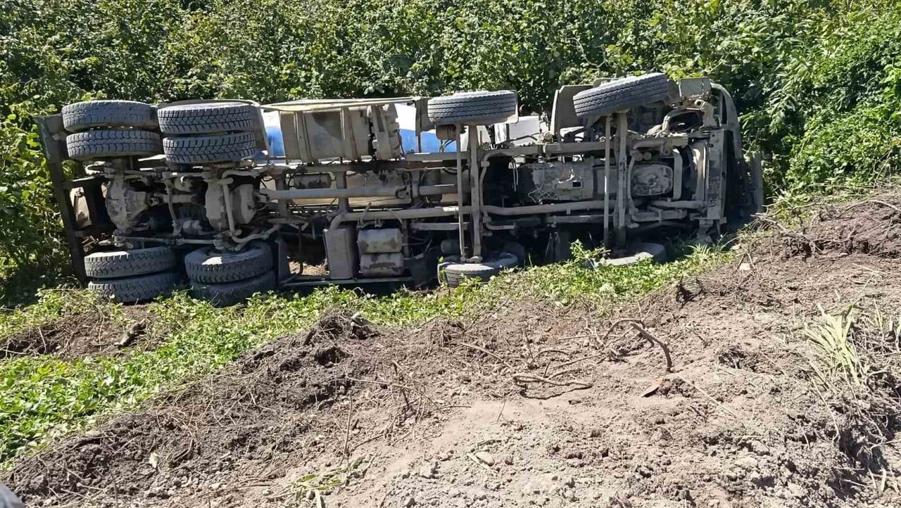 ZONGULDAK (İHA) - ZONGULDAK’IN ALAPLI İLÇESİNDE VİRAJI ALAMAYARAK ŞARAMPOLE UÇAN BETON MİKSERİNİN...