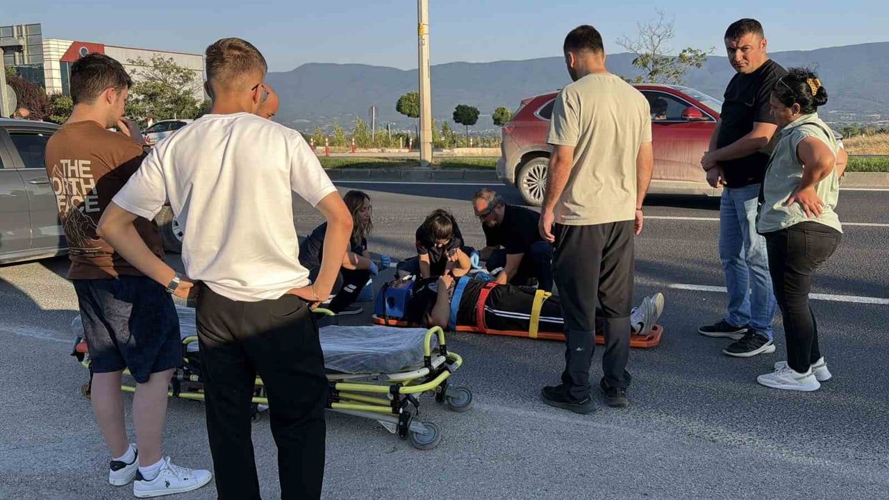 BOLU’DA, D-100 KARA YOLUNDA MOTOSİKLET İLE OTOMOBİLİN ÇARPIŞTIĞI KAZADA 2 KİŞİ...