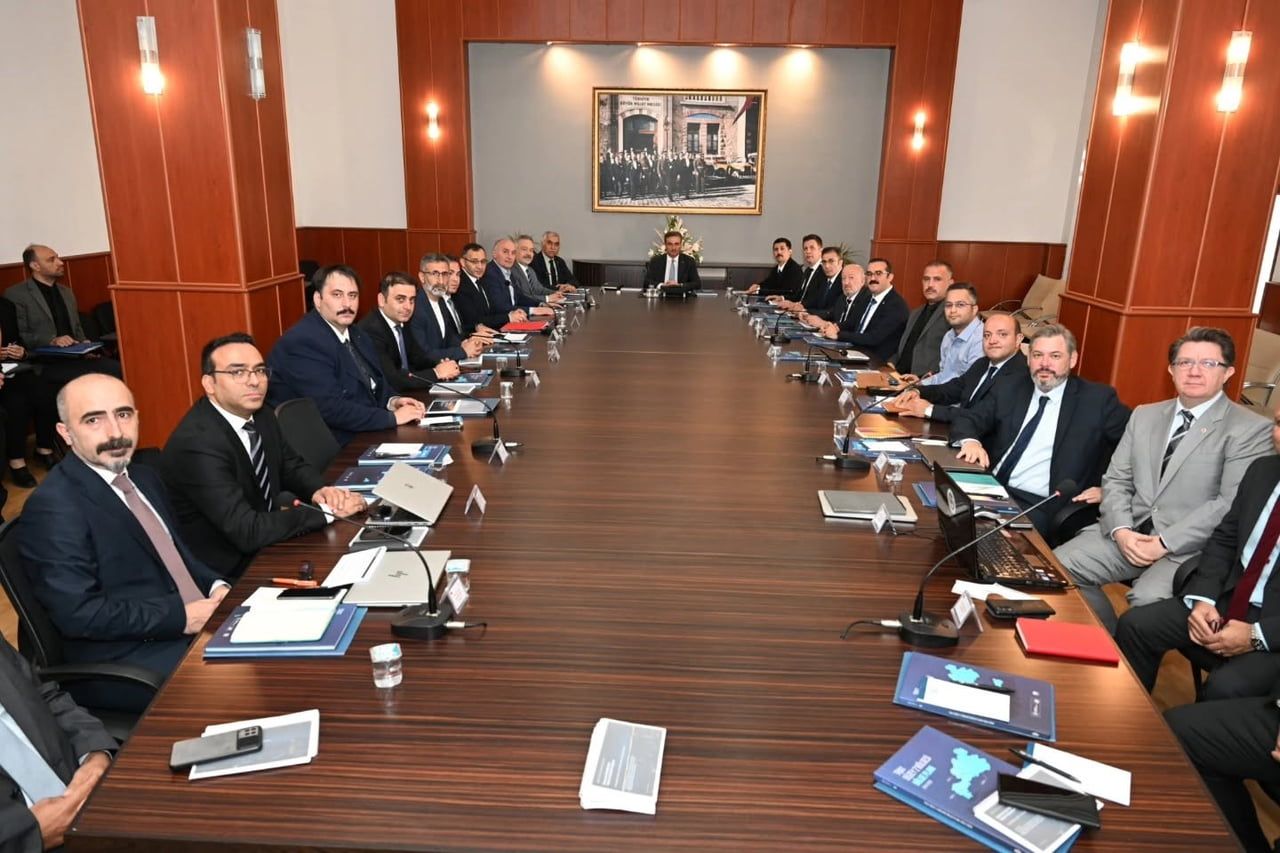 ERZURUM VALİSİ AYDIN BARUŞ BAŞKANLIĞINDA, KENTTEKİ DİJİTAL ALTYAPI ÇALIŞMALARINI VE VERİ MERKEZİ...