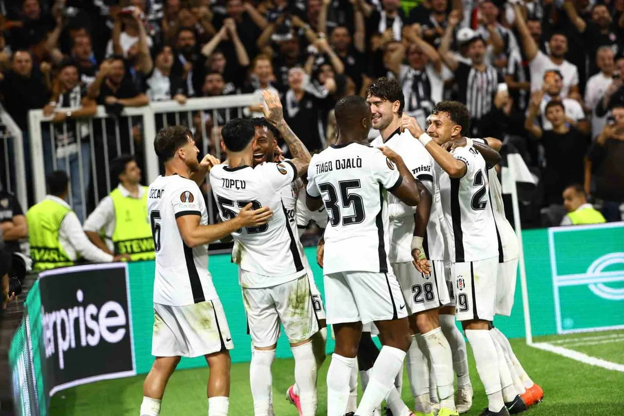 BEŞİKTAŞ SAHASINDA KAYIPSIZ DEVAM EDİYOR
