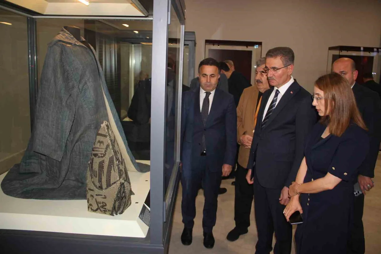 ERZURUM MÜZESİ GEÇİCİ SERGİ SALONU’NDA AÇILAN "SELÇUKLU MEDENİYETİ VE TASAVVUF MİRASI SERGİSİ"...