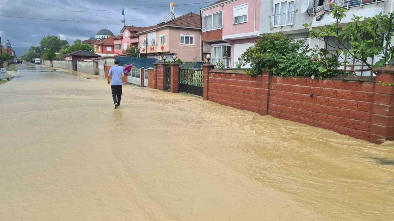 ZONGULDAK’IN ÇAYCUMA İLÇESİNE BAĞLI GÜZELOĞLU MAHALLESİ’NDE ETKİLİ OLAN SAĞANAK YAĞIŞLARIN...