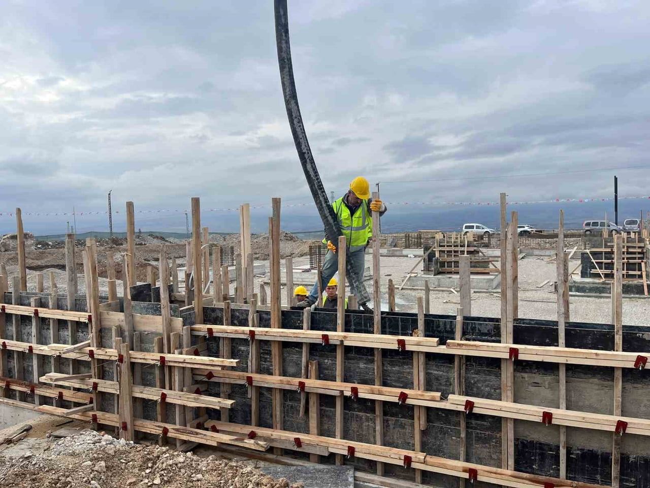 ÇORUM BELEDİYESİ TARAFINDAN ŞEHRİN ALTYAPI ÇALIŞMALARINDA KULLANILAN BETON BORULARIN MALİYETİNİ...