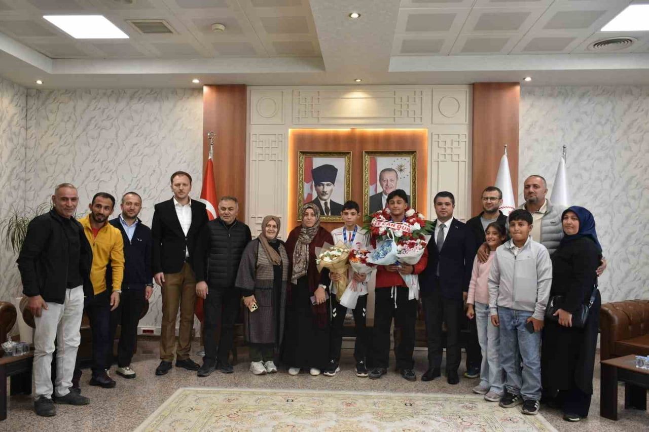 GÜREŞTE BALKAN ŞAMPİYONU OLAN ERZURUM GENÇLİKSPOR KULÜBÜ VE SEM SPORCUSU UTKU ÇAĞATAY SÖĞÜTLÜ İLE...