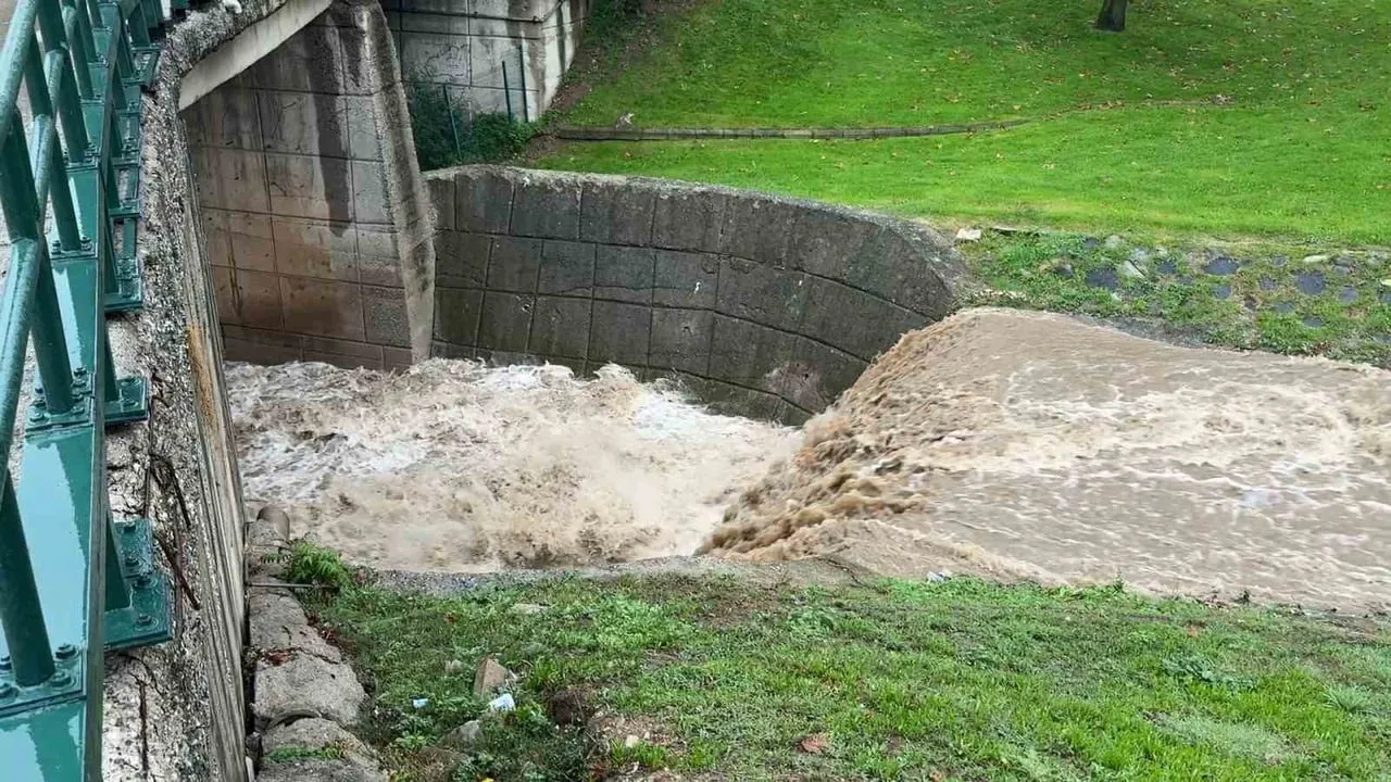 BURSA’DA İKİ GÜNDÜR ETKİSİNİ SÜRDÜREN SAĞANAK YAĞIŞ, DERELERDEKİ SU SEVİYELERİNİN YÜKSELMESİNE...