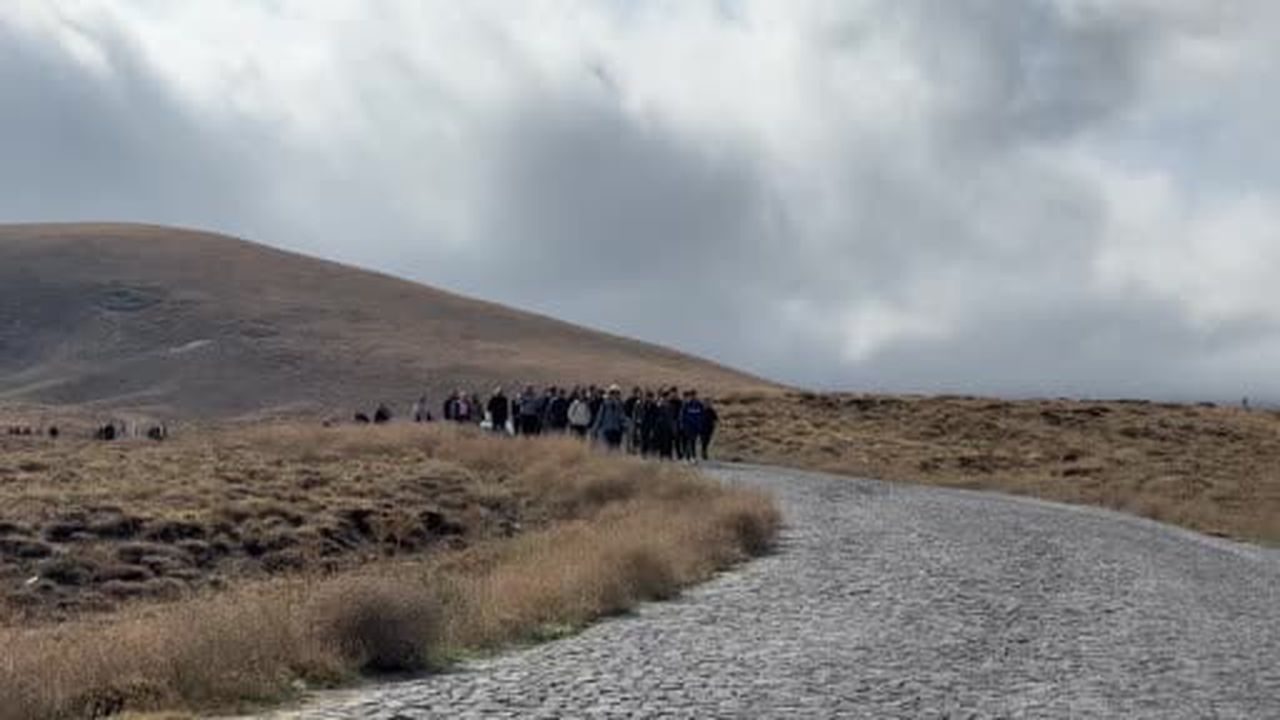 Bitlis Maarif Ailesi Nemrut'ta doğa yürüyüşünde buluştu